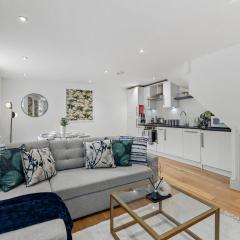 Stylish Roman Bath Apartments - Sleeps 12