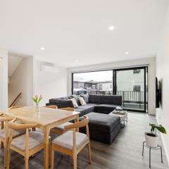 3 BR with garage - Group Getaways Made Easy in Central CHCH