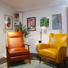 10 Minute walk to Light Rail