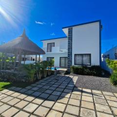 Spacious Villa with Private Pool & Garden - Ideal for Holidays & Longer Stays