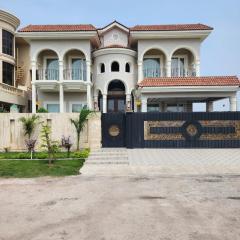 CDA Park Enclave a tastefully furnished property !