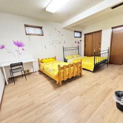 Only 7 km from YYC Sandstone Homestay