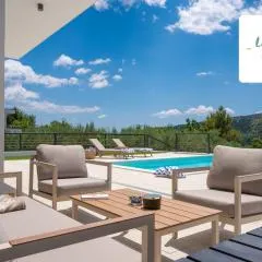 NEW! Modern Villa Nacle with heated Pool