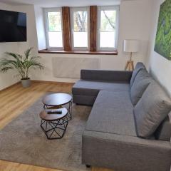 Exklusives Zimmer mit geteiltem Bad und Küche KG