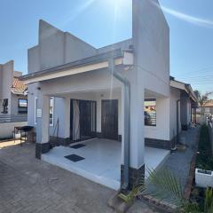 Cozy 3-Bed in Gated Community