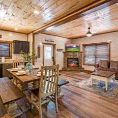 Modern Pigeon Forge Getaway, Games, Hot Tub, Near Dollywood