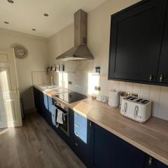 Glenesk Flat 2 with private courtyard