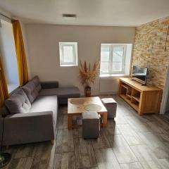 Casă mică și șarmantă la țară