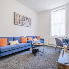 Contractors! Free parking, Wifi, 6 BDR, 10 Beds!