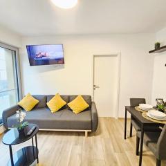 Luxury 1 BR flat with parking