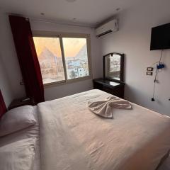 Middle East pyramid veiw &jacuzzi