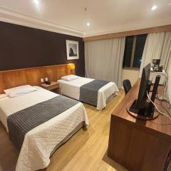 410-2 - Suíte de Luxo com vista para piscina