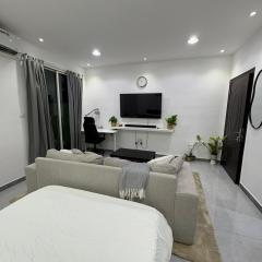 Cozy Studio Near Al Wahda Mall