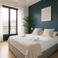 Stylish Apartment with a Balcony in Paris