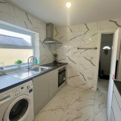 Spacious 5-Bed Retreat in Newcastle Perfect for Contractors & Teams!