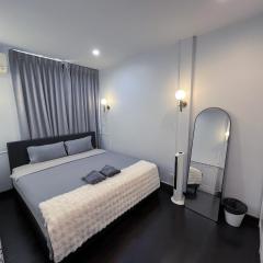 Single house 4BR parking and kitchen in Sukhumvit49-1