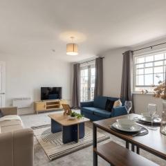 Fabulous 1 Bed Harbour-side Apartment with Balcony