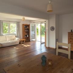 Bungalov u řeky a lesa