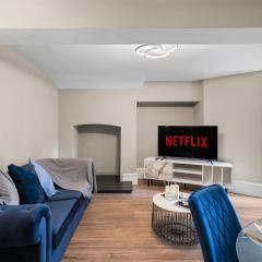 Shakespeare Stay! Chic Apartment - Patio