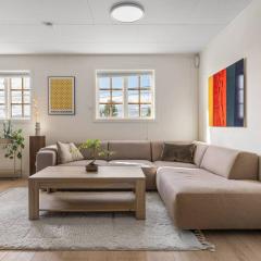 Tomasjord home, Bright and central