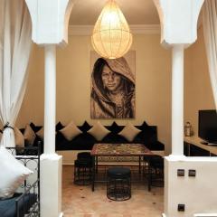 Dar Azélia - Charming riad with terrace & pool near Medina