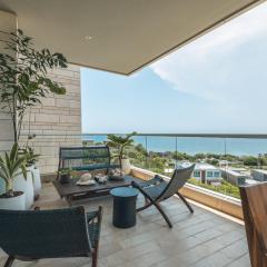 4BR Seaview Apartment at Calablanca D5