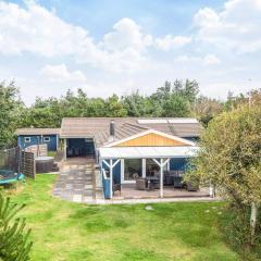 10 person holiday home in Oksbøl-By Traum