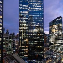 Collins Street 1B Surrounded by Stunning City View