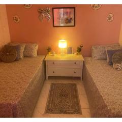 Chambre lits face to face, serviettes, café ou thé offert