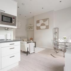 Modern Hyde Park Flat on Vibrant Queensway