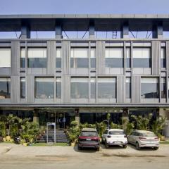 Hotel The Prithvi Near Delhi Airport