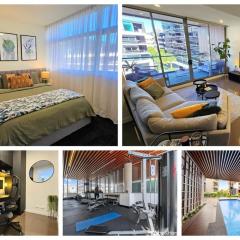 LUXE Waterloo 1 bed with parking gym & pool