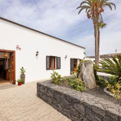Refugio del Volcán by Tropical Host