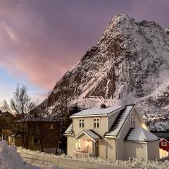 Husly Reine - your home with Reinebringen view