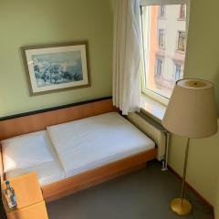 Frankfurt Central Apartment Neorenaissance