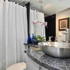 Prestige Vancouver Stay Modern 2BR in Coal Harbour