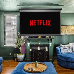 Southern Parkway Retreat Near Attractions & Dining