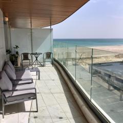 Elite Beachfront Apartament by Casa del Mar