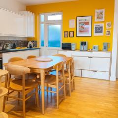 The Quiet City Escape 2 bedroom, 1 Bathroom