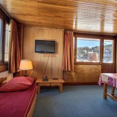 Studio 4 personnes au pied des pistes avec balcon, cuisine équipée et TV - FR-1-455-107