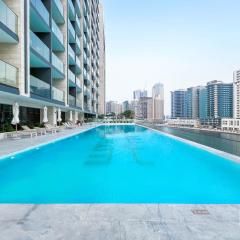 Luxury 2B with Balcony & Jaccuzi in Business Bay