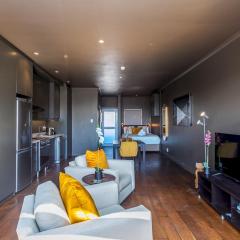 Granada Court 309 by CTHA