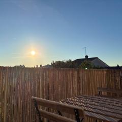 chambre avec salle de bain, cuisine, balcon, clim et parking privé ,bordeaux centre Nansouty