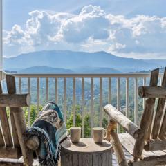 Mountaintop Cabin Close To Dolly With Hot Tub and 3 King Beds