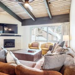 Mid Century Modern Cabin #212 - Walk to Village