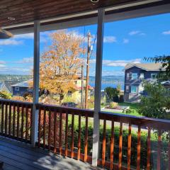 Rainier Beach - Lake WA View - 15 Min to Downtown & SEA Airport