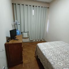 Apartamento para casal na Arnaldo Quintela