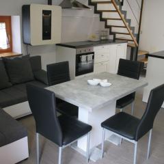 Riverside Rustic Ridge Apartments with Balcony - Two Bedroom Apartment with Balcony