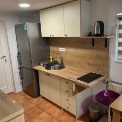 Meadow Tranquil Apartments with Evergreen Garden - Studio Apartment