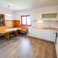 Serene Hollow Holiday Home with Mountain View - Two Bedroom Holiday Home with Mountain View